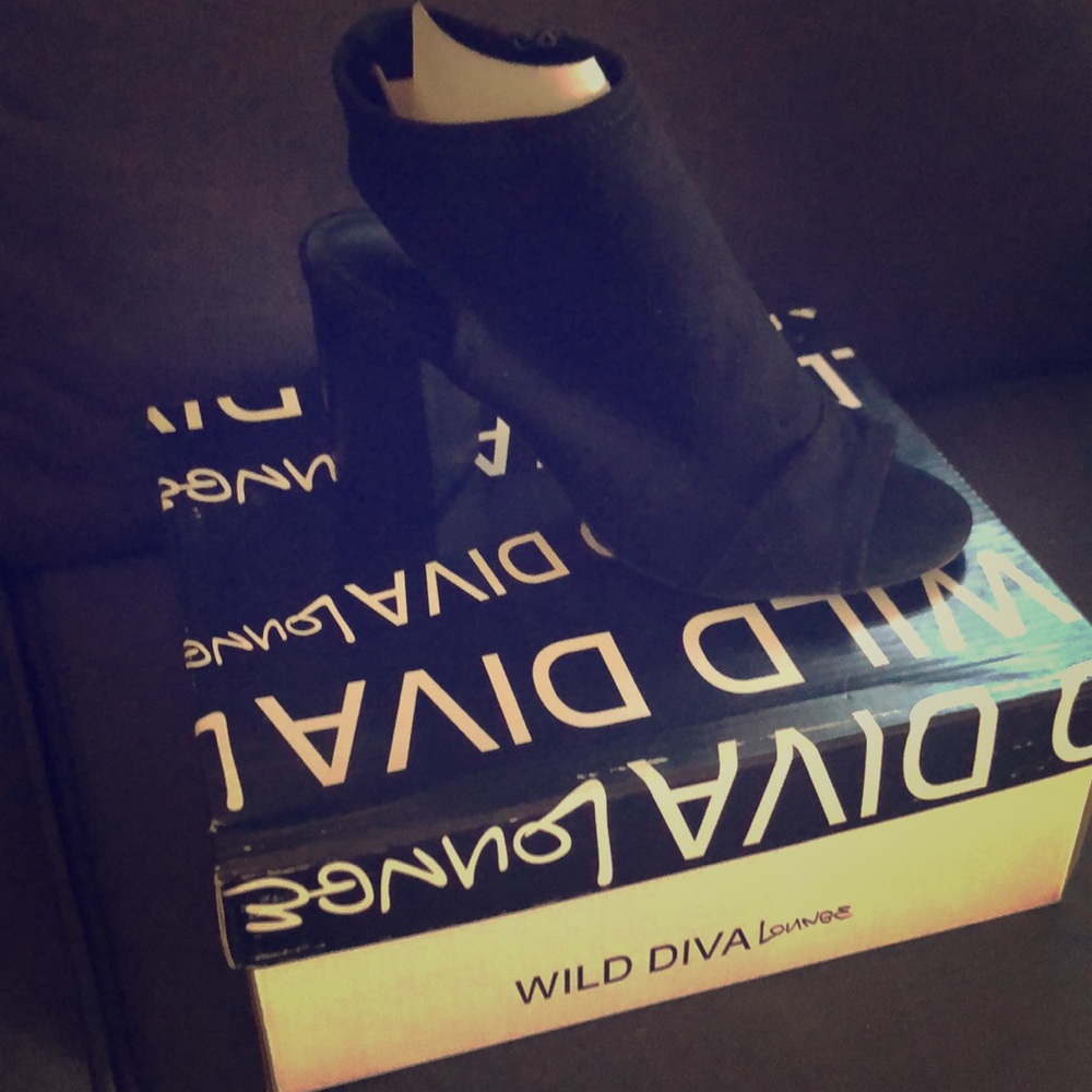 Open toed black chunky heel